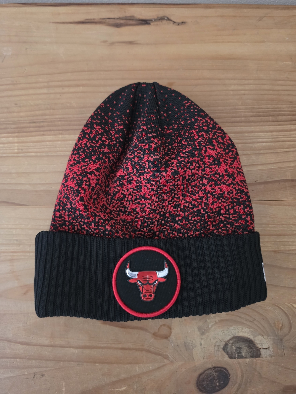 New Era Chicago Bulls Black & Red Knit Beanie